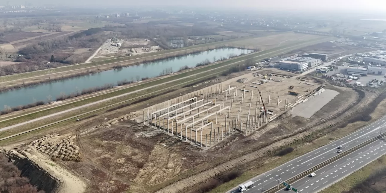 Prva tvornica za autonomna električna vozila u Hrvatskoj. Projekt realiziraju Verne i europska kompanija VGP, poznata kao pružatelj visokokvalitetnih nekretnina za logistiku i industriju (FOTO: Verne/VGP/Agencija 404; 2025)
 - Verne; autonomna vozila