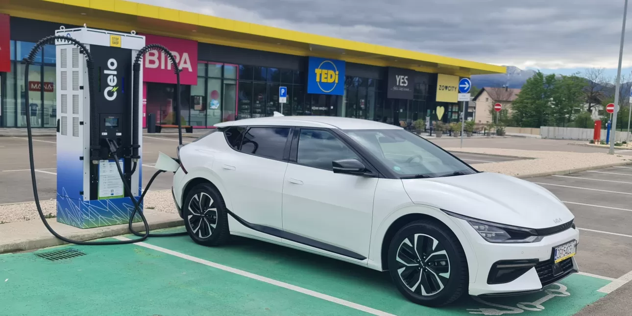 Punionica električnih vozila Qelo (FOTO: Qelo; 2025.)
 - Qelo; punionice električnih vozila