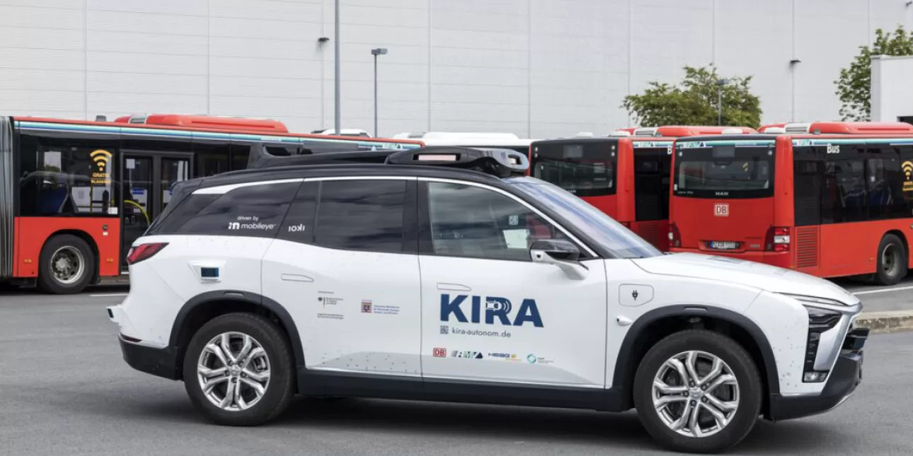 Deutsche Bahn autonomna vozila (foto: Deutsche Bahn, svibanj 2025.) • Deutsche Bahn, autonomna vozila, automobili, javni prijevoz