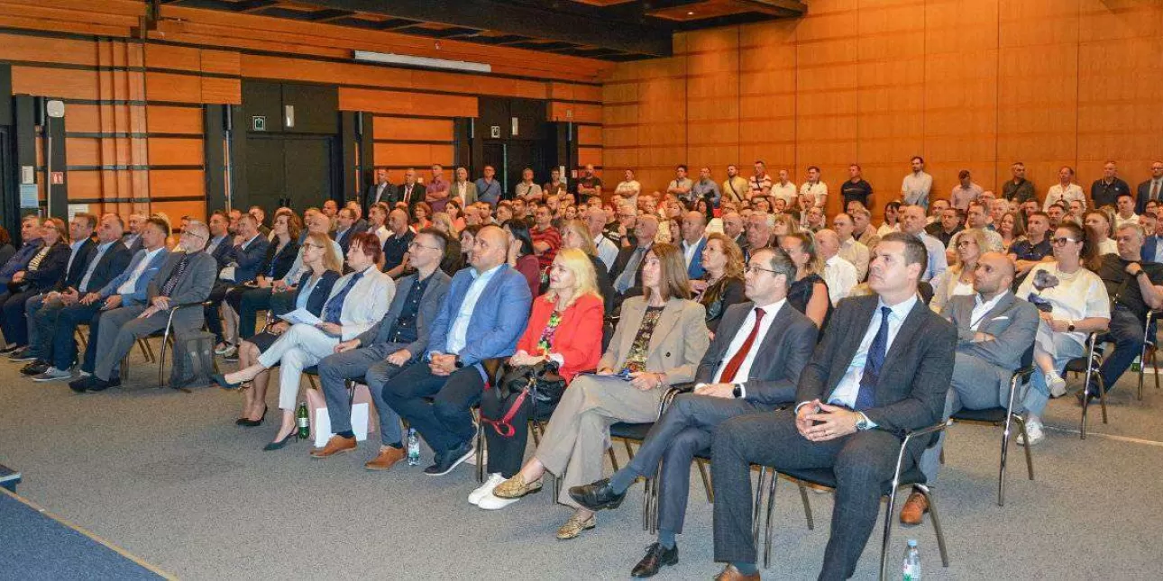 SING 35 godina (izvornik: SING, lipanj 2025.) • SING, Sindikat gospodarstva, Izborna skupština