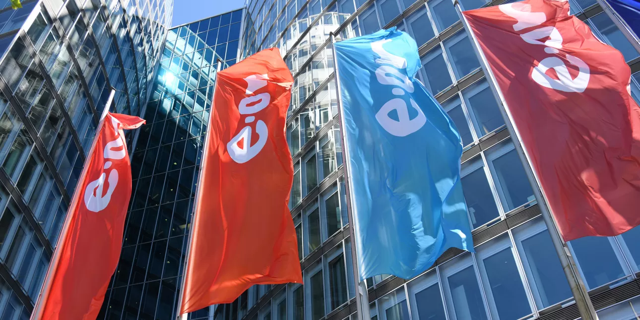 Zastave E.ON-a (izvornik: E.ON, lipanj 2025.)

• E.ON, zastave