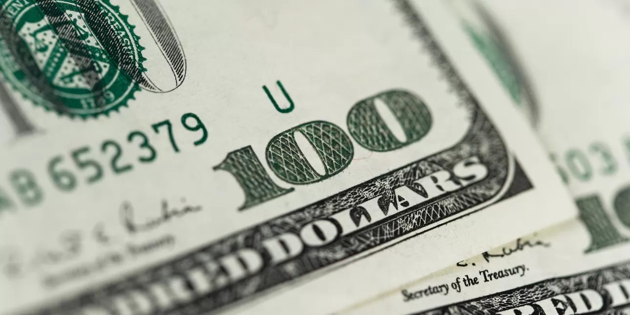 Novčanice 100 američkih dolara (izvornik: nepoznat)

• novac, dolari, financije