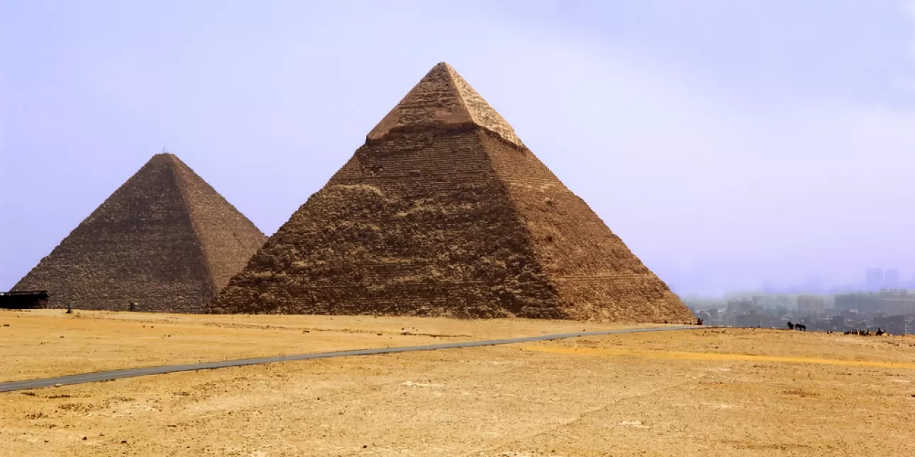 Piramide kod Kaira u Egiptu (izvornik: Shutterstock, 2007.)

• Egipat, Kairo, piramide