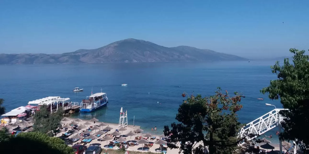 Albanija obala (foto: M.T., srpanj 2025.) • Albanija, turizam, obala