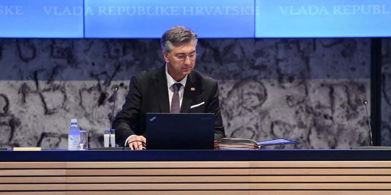 Andrej Plenković (foto: Vlada RH, srpanj 2025.) • Andrej Plenković, Vlada, sjednica Vlade