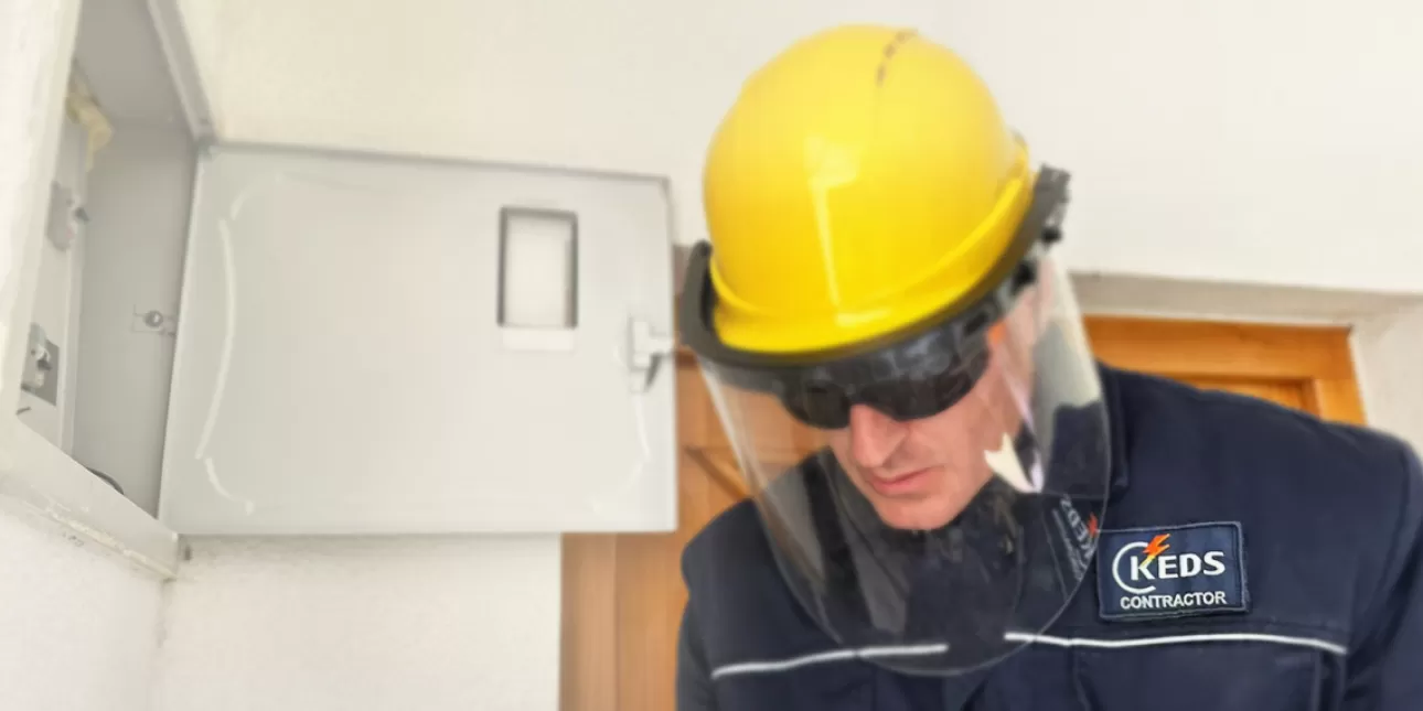 Zamjena električnih brojila na Kosovu (foto: M.T., kolovoz 2025.) • električna brojila, Kosovo, KEDS