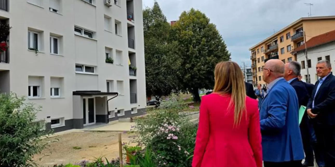 Slunj energetska obnova zgrada obilazak (foto: Vlada RH, rujan 2025.) • Slunj, energetska obnova, Branko Bačić