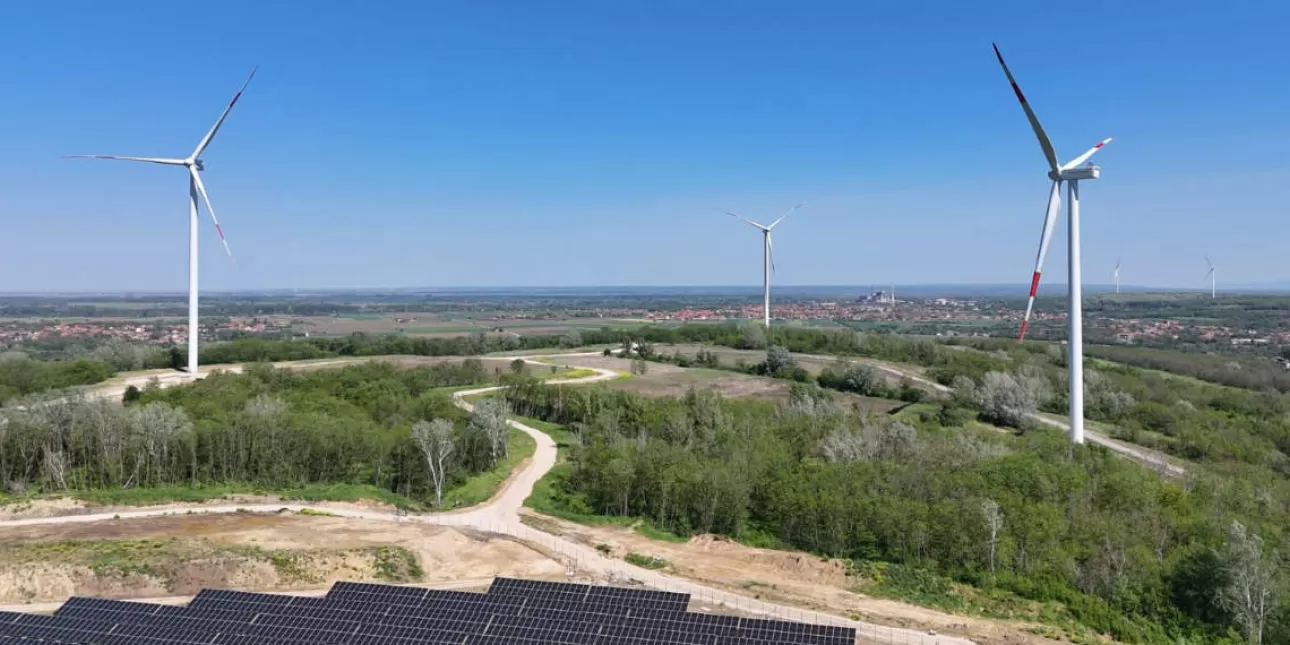Vjetropark Kostolac i solarna elektrana Petka (izvornik: M.T., listopad 2025.) • Vjetropark Kostolac, SE Petka, Srbija 