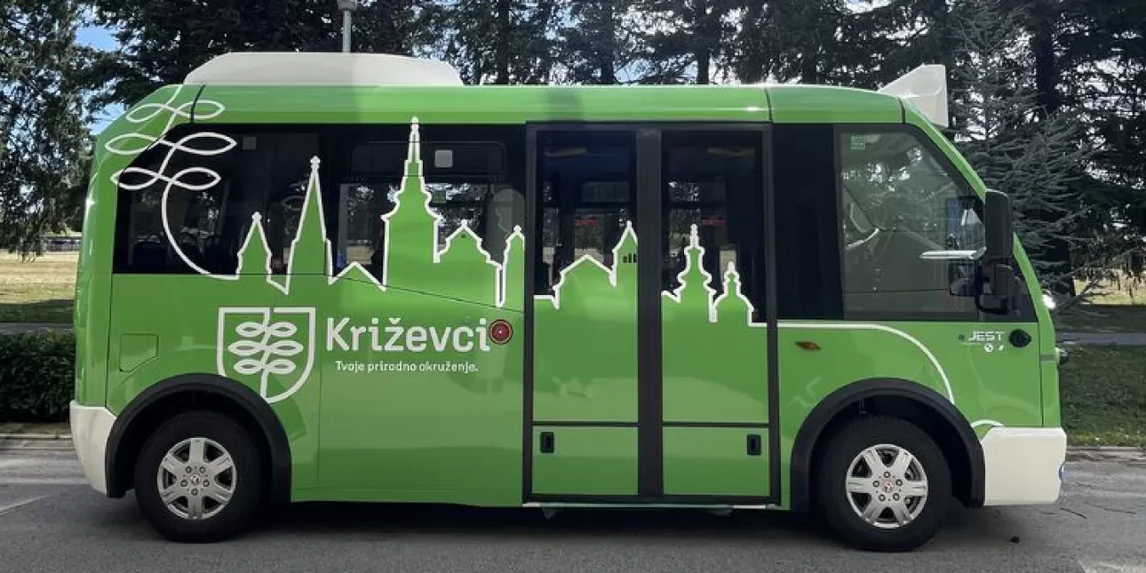 Električni autobus kakav vozi u Križevcima (izvornik: KLIK, energetska zadruga, listopad 2025.)

• električni autobusi, Križevački poduzetnički centar