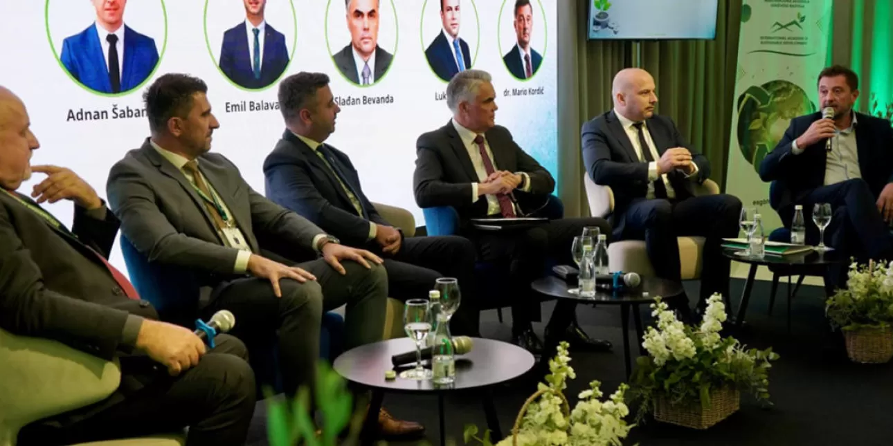 3. međunarodna konferencija Izgradimo održivu BiH (izvornik: Fond za zaštitu okoliša i energetsku učinkovitost) • Fond za zaštitu okoliša i energetsku učinkovitost, Izgradimo održivu BiH, BiH