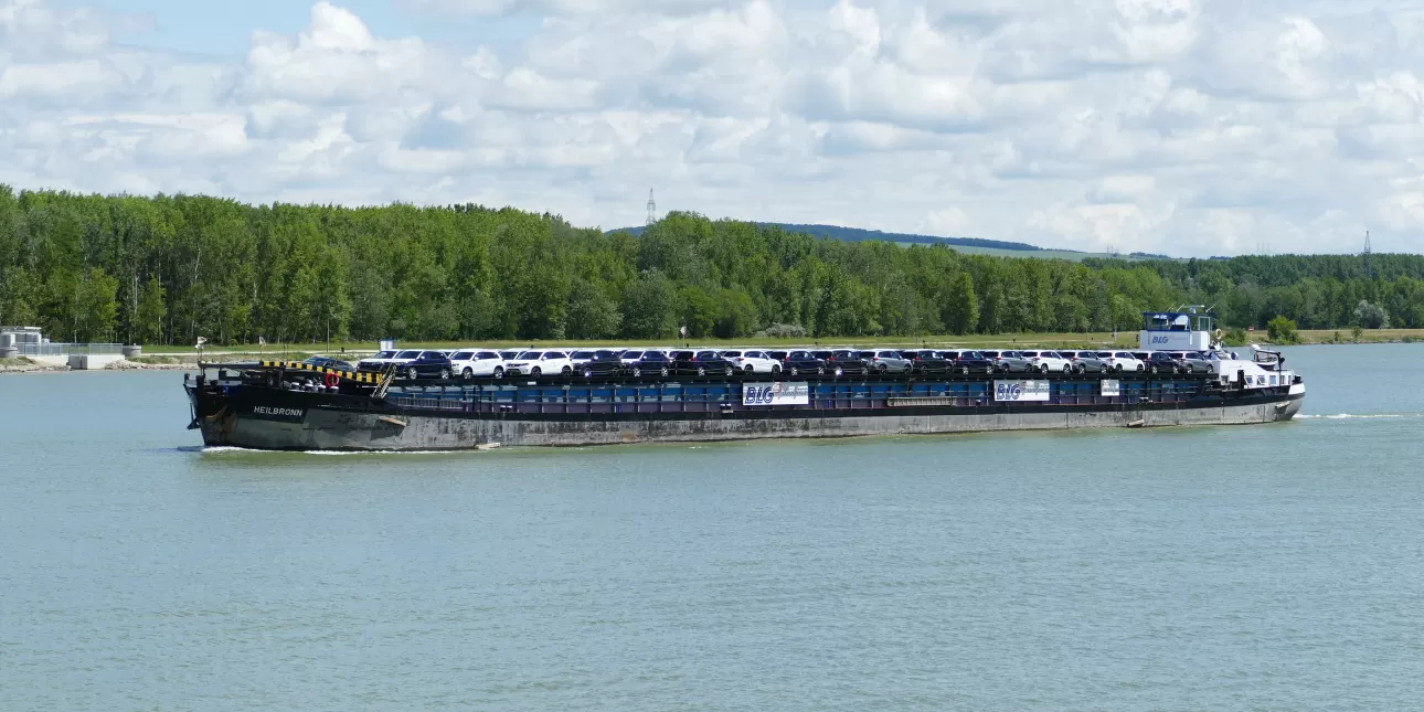 Šlep na Dunavu (izvornik: Falco from Pixabay)

• Dunav, brodovi, riječno brodarstvo