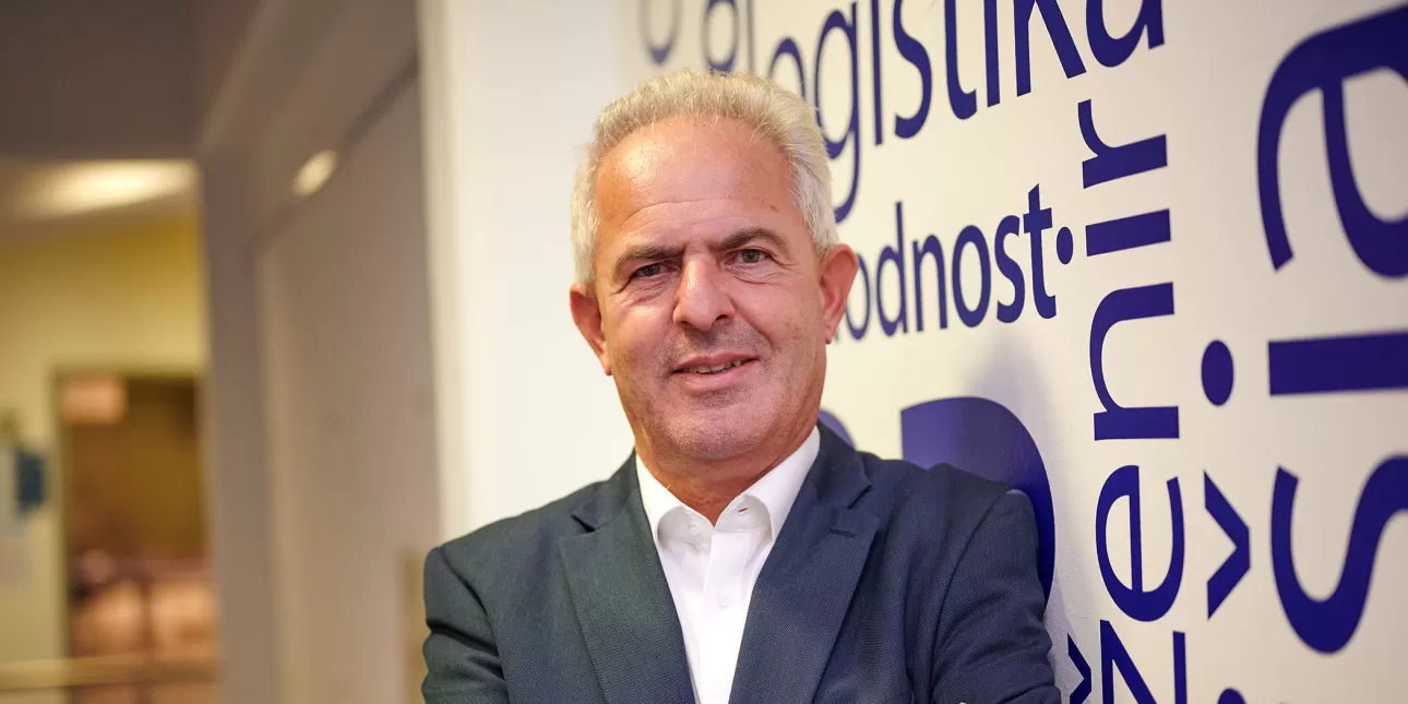 Doc. dr. Drago Papler 

• Drago Papler