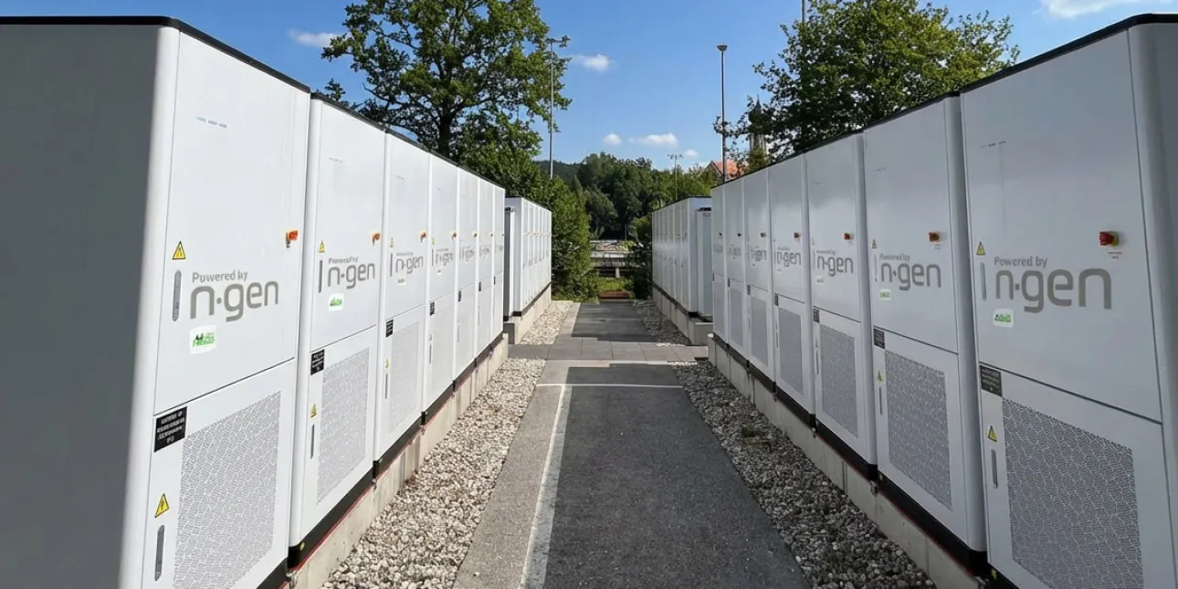 Sustav za baterijsku pohranu energije koji nudi NGEN (izvornik: NGEN, travanj 2026.)
• baterijski spremnici energije, baterijska pohrana energije, NGEN