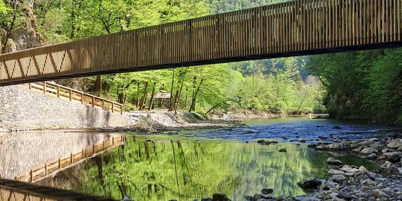 Nacionalni park Risnjak (izvornik: FZOEU, travanj 2026.) • Nacionalni park Risnjak, pješački most