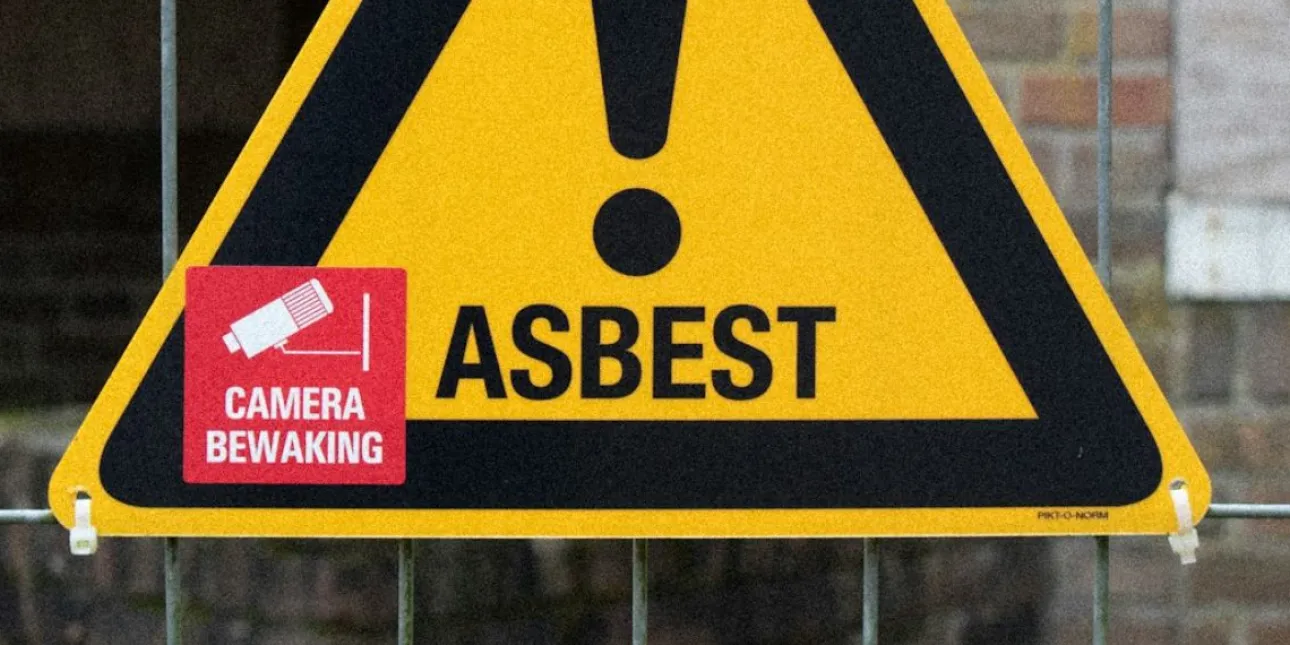 Azbest upozorenje (izvornik: Sgutterstock, 2026.) • azbest