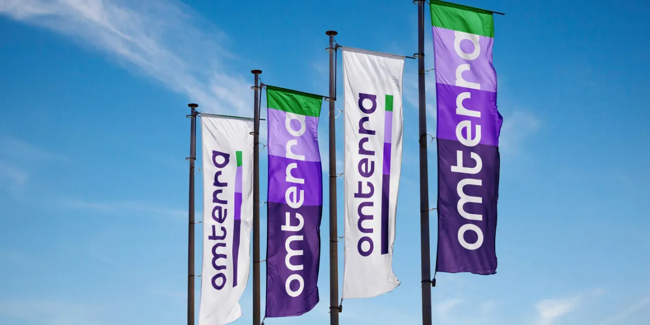 Zastave s logom Omterre, novog naziva Siemens Energyja (izvornik: Siemens Energy, srpanj 2026.)

• Omterra, Siemens Energy, zastave