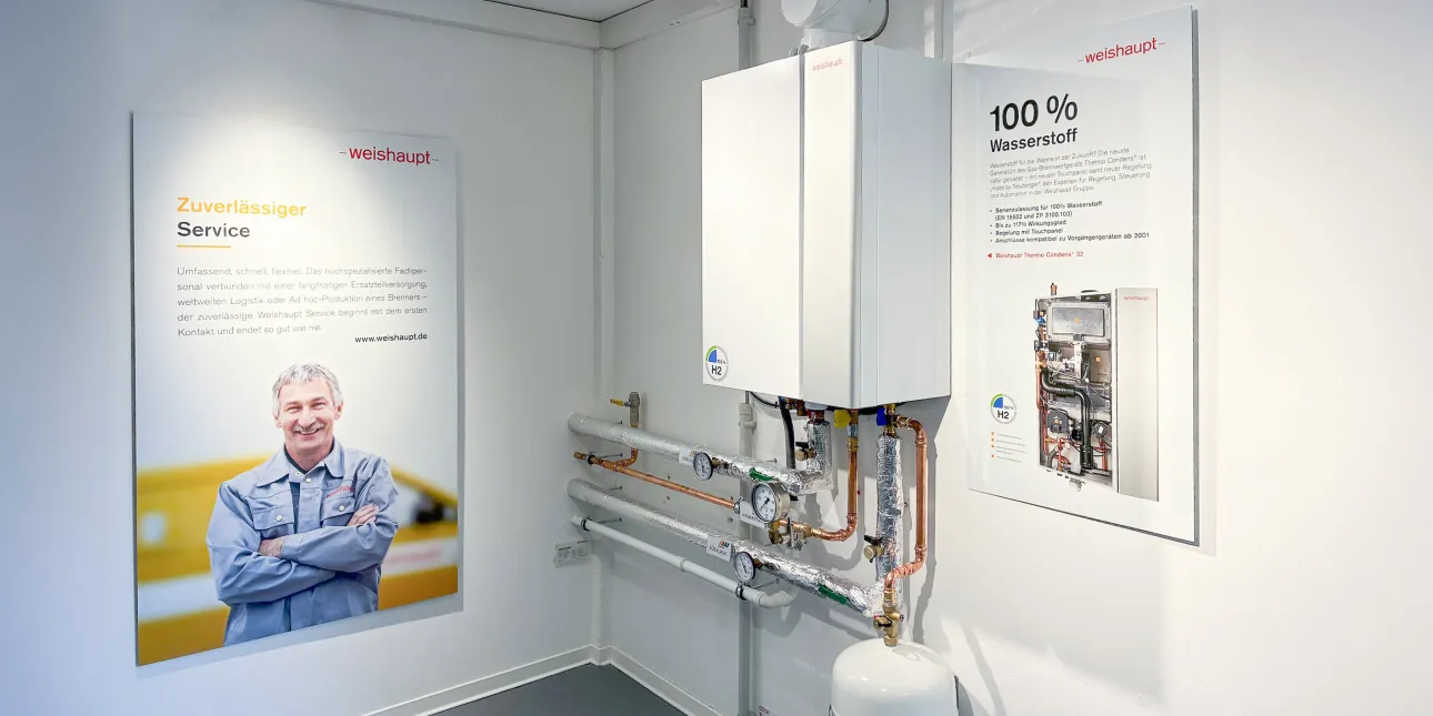 Kondenzacijski kotao Weishaupt Thermo Condens®, pogonjen 100% zelenim vodikom, u izložbenom salonu projekta H2HoWi (izvornik: Weishaupt, 2026.)

• Weishaupt, plinski kotlovi, kotlovi za grijanje, kondenzacijski kotlovi