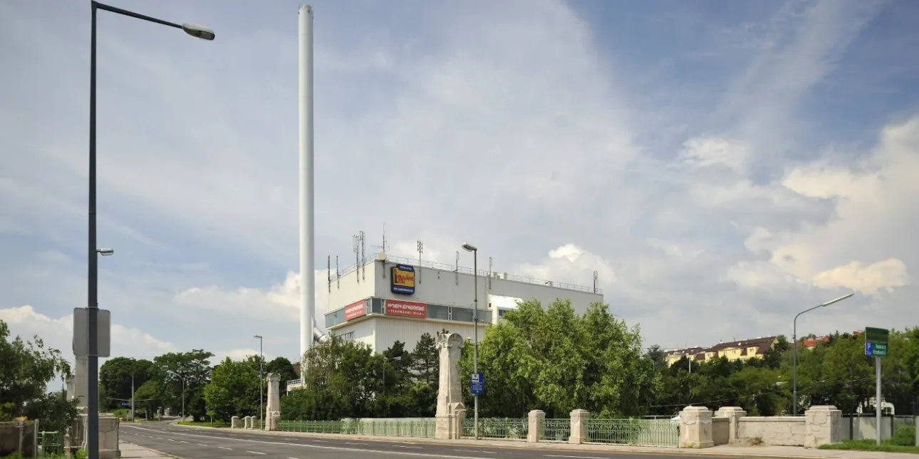 Spalionica otpada Flötzersteig u Beču (izvornik: Schaub-Walzer / PID, rujan 2026.)
• spalionice otpada, Beč, gospodarenje otpadom, energane na otpad