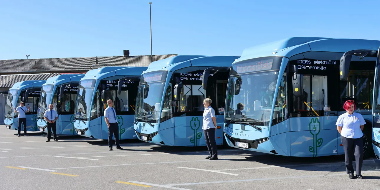 Novi električni autobusi Karsan u floti riječkog javnog prijevoznika Autotroleja (izvornik: Grad Rijeka, rujan 2026.)
• Rijeka, Autotrolej, električni autobusi, Karsan, javni prijevoz