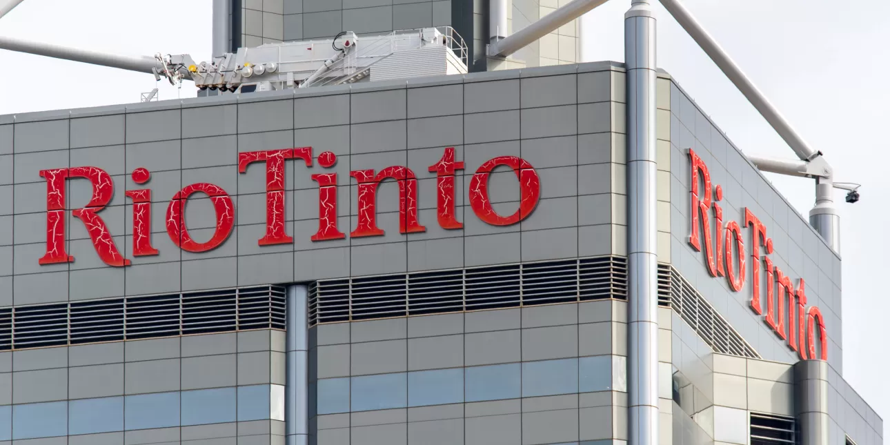 Logo Rio Tinta na zgradi tvrtke u Perthu u Australiji (izvornik: Adwo / Shutterstock, 2024.)

• Rio Tinto, logo